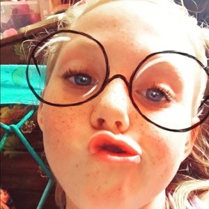 Meet your Posher, Maddie